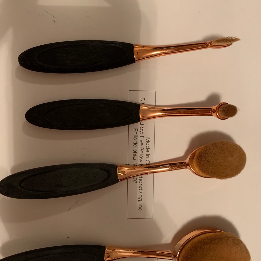 Makeup brushes - Picture 2 of 2